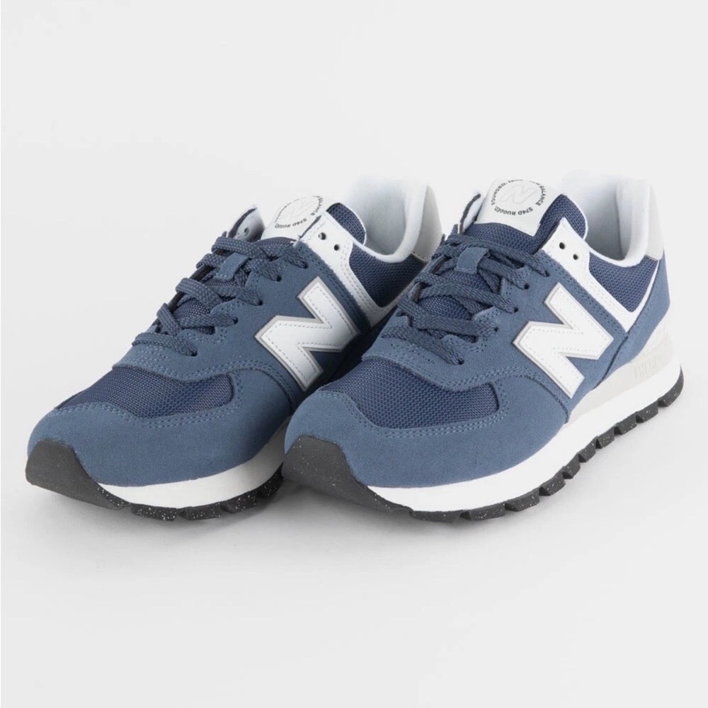 New Balance Women’s 574 Navy and Gray Athletic Shoe Size 8.5 - Picture 2 of 9